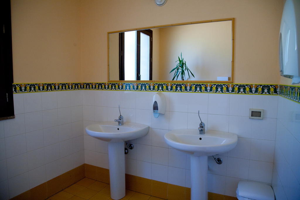 Masseria Rocca Di Gonato Castelbuono  Room photo