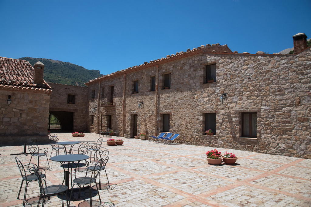 Masseria Rocca Di Gonato Castelbuono  Exterior photo